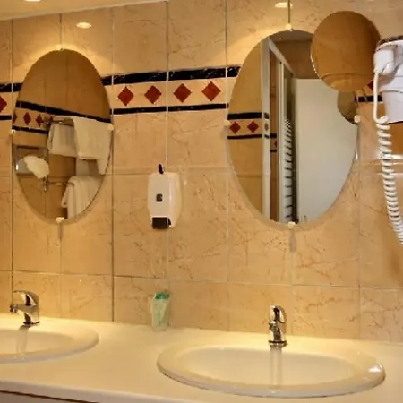 Le Dauphin Blanc Hotel 2*