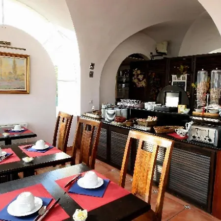Le Dauphin Blanc Hotel