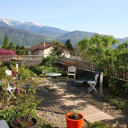 Le Dauphin Blanc 2* Saint Ismier